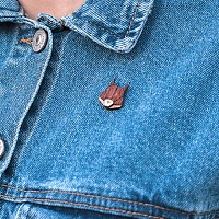 Dámská dřevěná brož Squirrel Brooch