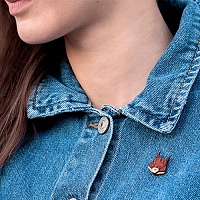 Dámská dřevěná brož Squirrel Brooch